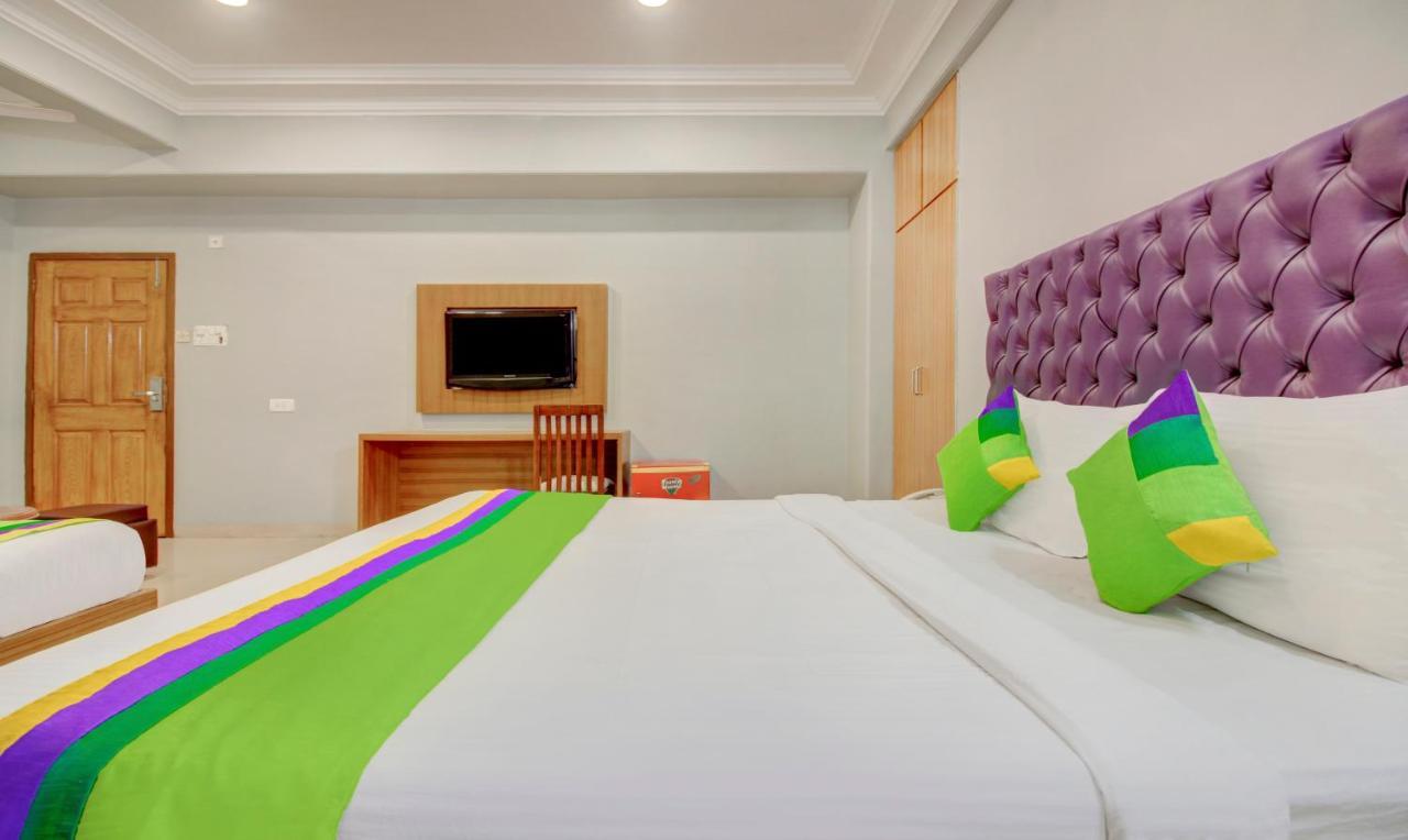 Treebo Cruz Royale Santacruz West Hotel Mumbai Exterior photo