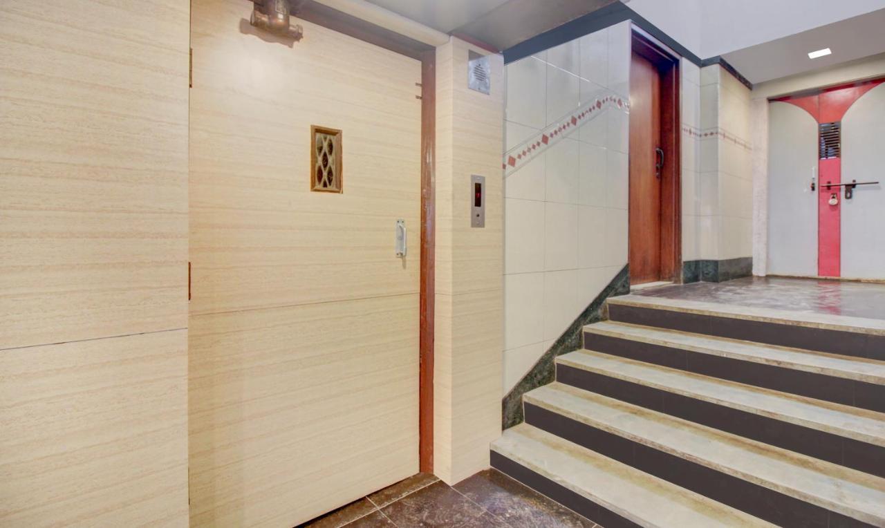Treebo Cruz Royale Santacruz West Hotel Mumbai Exterior photo
