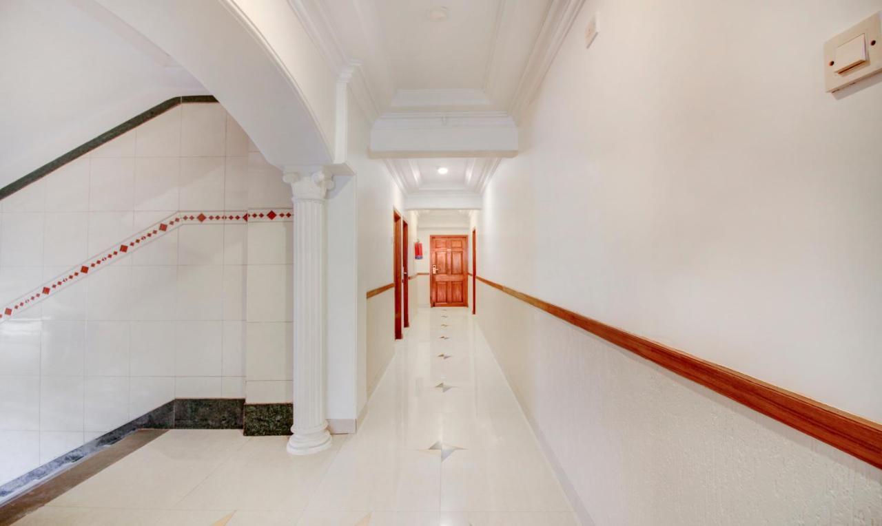 Treebo Cruz Royale Santacruz West Hotel Mumbai Exterior photo