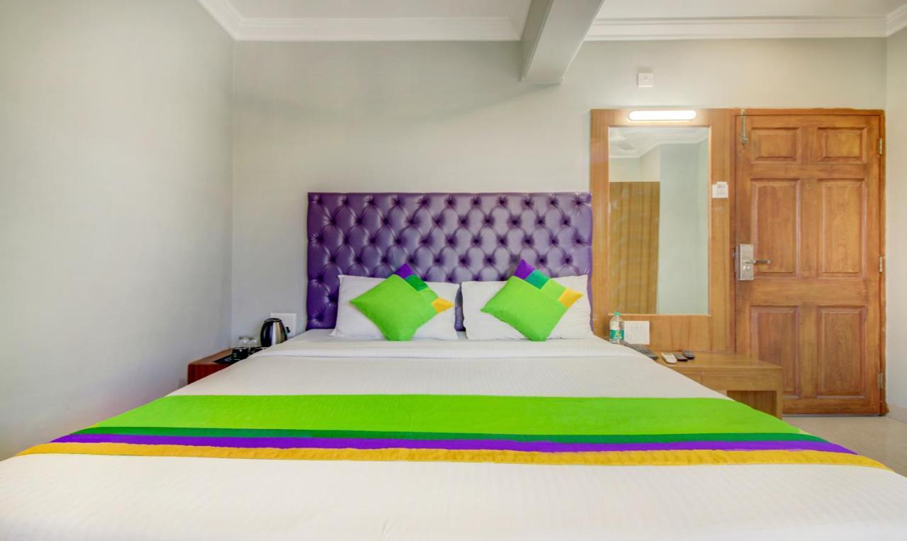 Treebo Cruz Royale Santacruz West Hotel Mumbai Exterior photo