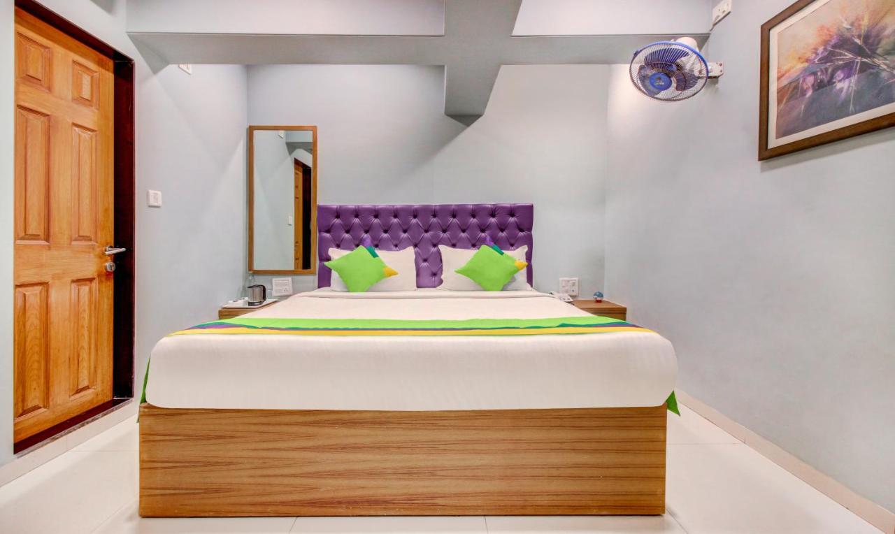 Treebo Cruz Royale Santacruz West Hotel Mumbai Exterior photo